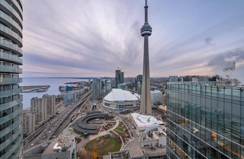 Toronto Entertainment District Apartment | Hudson Suites - Entertainment District Downtown CN Tower View Balcony Pool & Hot Tub