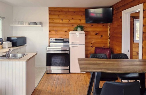 Hunts Point Cabin | Hunts Point 2-BR Coastal Retreat - Cottage # 3
