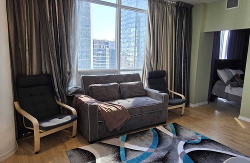 Toronto Entertainment District Condo | In the heart of Toronto's Entertainment district with a lake view family abode.
