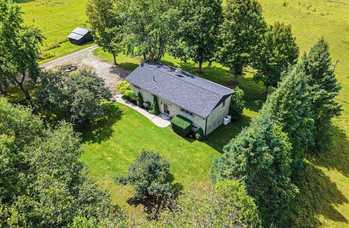 Wiarton House | Ingrid’s Green Haven - 27 Acre Private Farm