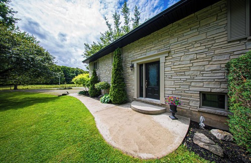 Wiarton House | Ingrid’s Green Haven - 27 Acre Private Farm