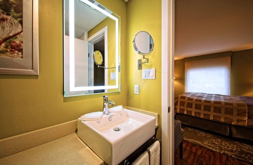 Prince Rupert Hotel | Inn On The Harbour