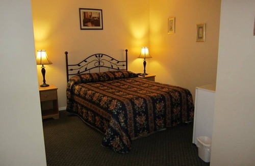 Chase Hotel | Jade Mountain Motel