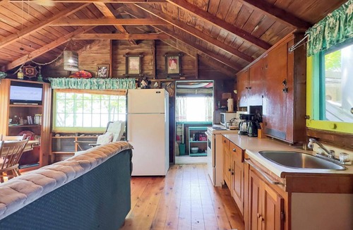 Central Huron Cottage | Jervis Bay- Private Lake Access, lots of beach