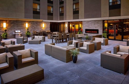 Central Hamilton Apartment | Jetted Tub Suite | Pool Access | Free Breakfast
