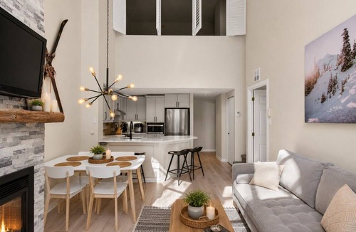 Mont-Tremblant Pedestrian Village Apartment | Johannsen 107 - Tremblant a Louer
