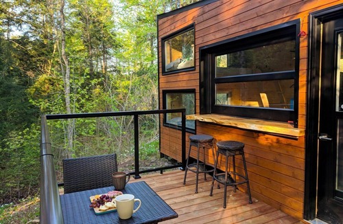 Mississippi Mills Cabin | Joni Cabin | Intimate Wilderness Retreat