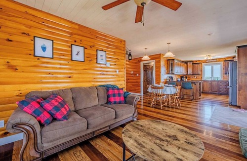 Brigus Junction Cabin | Junction Lookout Cottage 3BR, Hot Tub + Water View