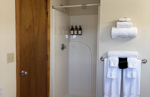 Greenville Junction Bed & Breakfast | Juniper Motel*King*RM15*Dock*ATV Access*Waterfront*Kayak/Boat Rentals