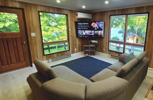 Coboconk Cabin | Kawartha lakes cottage with hottub