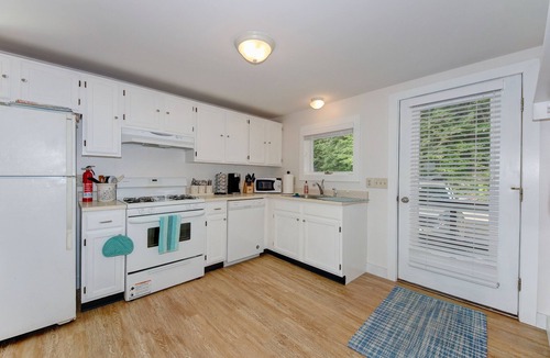 North Bridgton Cottage | Kayak, Paddleboard, or Boat to Restaurants & Ice Cream on Long Lake