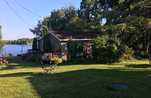 Lyndhurst Cottage | Kayaker's Dream on Lyndhurst Lake