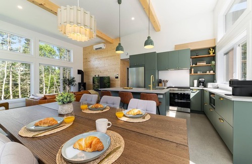 Baie-St-Paul Ski Chalet | Kbane 31: Exclusive, Brand New, Hot Tub & BBQ