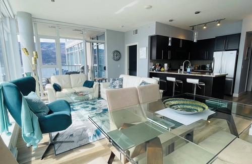 North End Condo | Kelowna Lakeview 2BDBR Condo Downtown-Beach across the street!