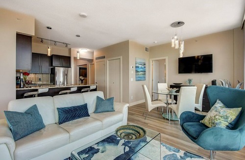 North End Condo | Kelowna Lakeview 2BDBR Condo Downtown-Beach across the street!