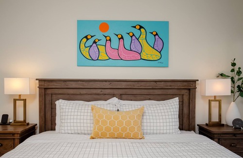 Upper Village Apartment | ❄︎Khyber Retreat❄︎Bright Ski in/out 1 BR - 3 Hot Tubs & Pool | The Aspens