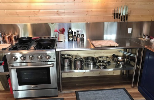 Golden Cabin | Kicking Horse Luxury Yurt with Hot Tub & Epic Views