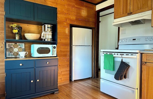 Roseneath Cabin | Kind Cabin: Your Cozy A-Frame Escape on Rice Lake!