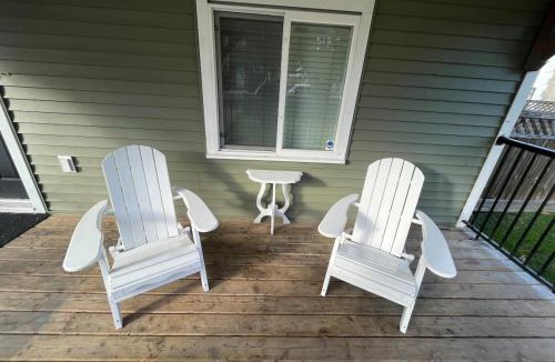 Chilliwack Proper Village West House | King and Queen rooms -J&J Chilliwack