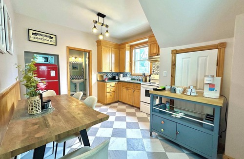 Bridgewater Apartment | King Bed Apt in Bridgewater near River and Trails
