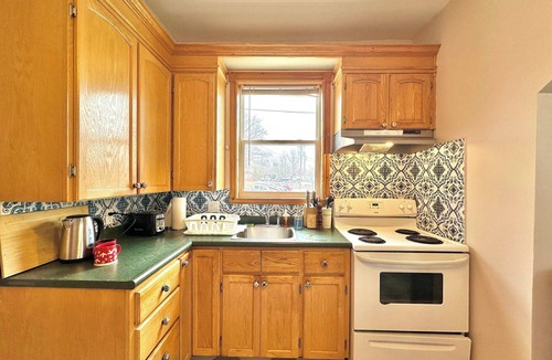 Bridgewater Apartment | King Bed Apt in Bridgewater near River and Trails
