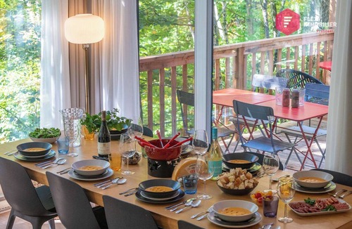 Pont-Rouge House | King bed, Cinema screen, Private SPA, Near Quebec