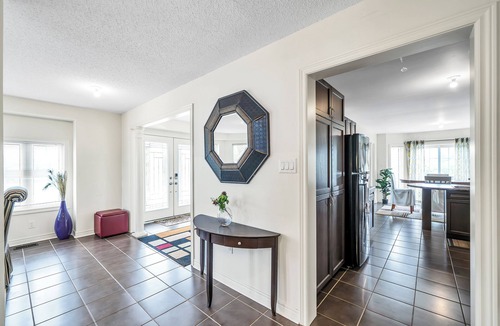 Ajax House | King Bed Comfort On Main Floor