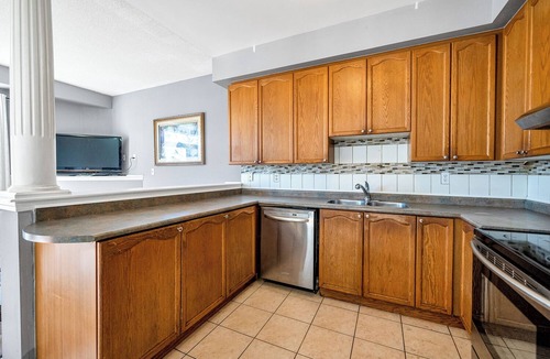 Ajax House | King Bed Convenience On Main Floor