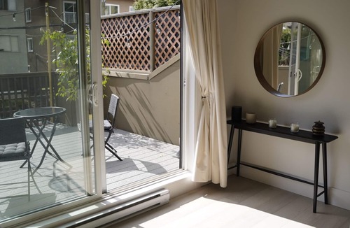 Kitsilano Apartment | Kitsilano Loft w/Sunny deck Parking by the Beach