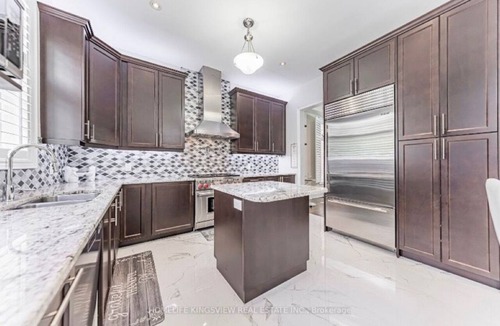 Vaughan House | Kleinburg, wonderland, near Pearson airport. Sleep 12 Wedding & family reunion.