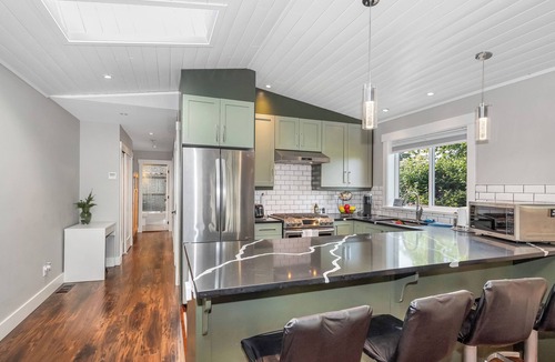 Saanich West Cottage | KNOCKAN HILL RENTALS - PRIVATE GARDEN SUITE