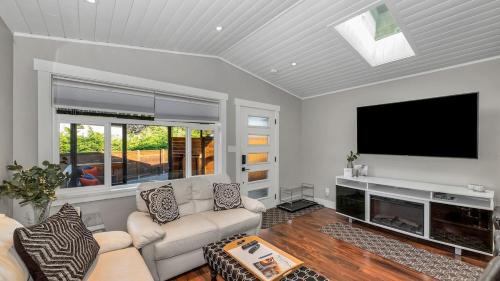 Saanich West House | Knockan Hill Rentals - Garden Suite