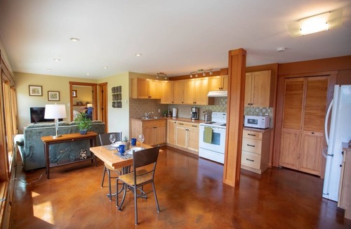 Nelson House | Knox Hill - Nelson holiday accommodation