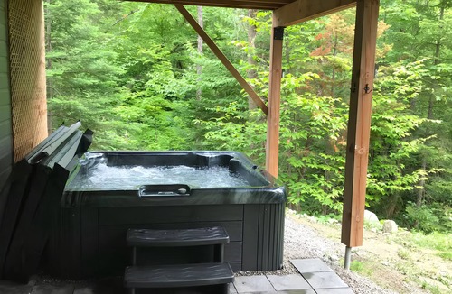 St-Adolphe-d'Howard Ski Chalet | L'Exode au Ruisseau | 4season Spa | Lake | PoolTable | AC |In/Out Fireplace| BBQ