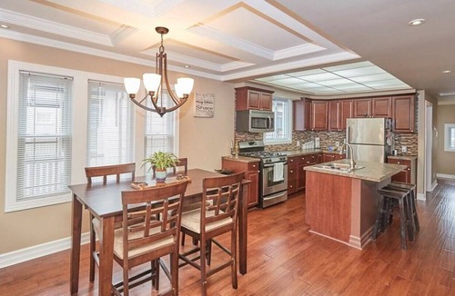 York - Haig House | La Casita: Private, Modern, Open Concept, Clean, Newly Renovated All on 1 Floor