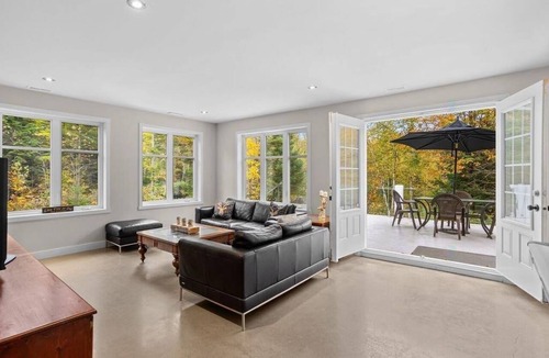 St-Adolphe-d'Howard House | La Maison Du Cerf Détendez-vous en famille dans cette belle maison tranquille.
