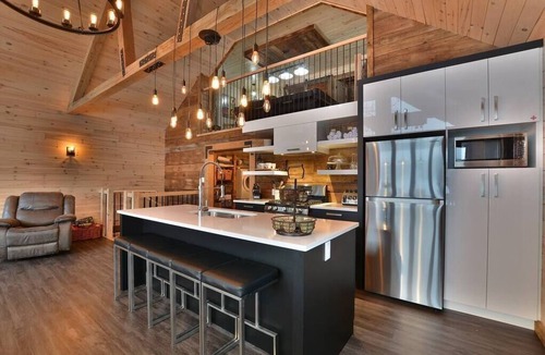 Lac-Simon Ski Chalet | LA MERVEILLE LUXURY CHALET, LAKESIDE SPA