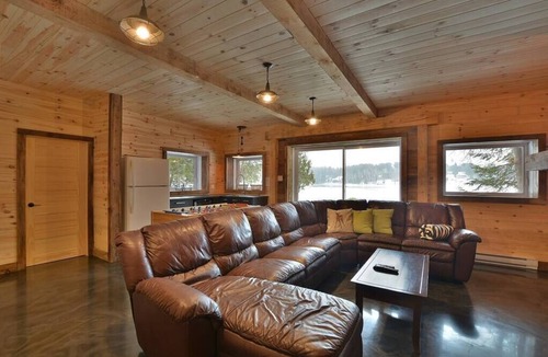 Lac-Simon Ski Chalet | LA MERVEILLE LUXURY CHALET, LAKESIDE SPA