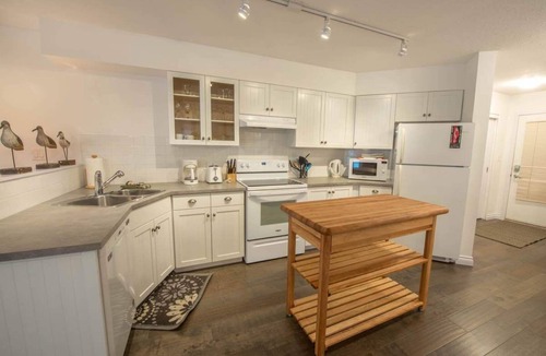 Tofino Condo | La Vie en Rose - A fabulous ground-level unit with deck facing Meares Island.