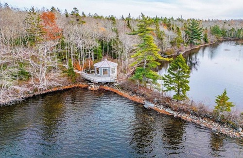 Yarmouth County House | Lac a pic Lake retreat