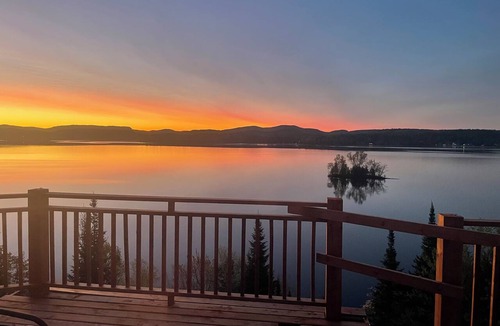 Lac-des-Plages Ski Chalet | LaCabanaDan - Waterfront, Spa, View, Pool table, 6 patios (31 NIGHTS & +)