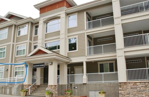 Sicamous Condo | Lake/Beachfront Mara Lake Condo