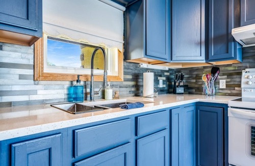 Leamington Cottage | Lake Erie Escape | Panoramic Views on 3 Floors