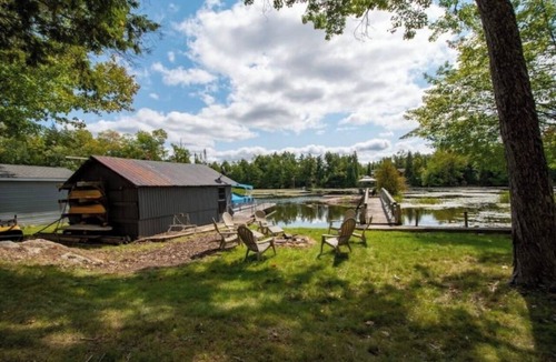 Selwyn Cottage | Lake Front Living- YEAR AROUND!- 4bdrms, Laundry, Large Balcony Big Waterviews