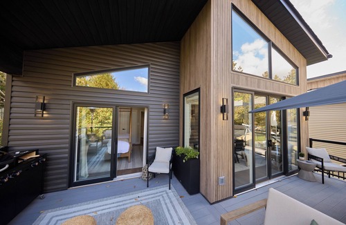 Havelock-Belmont-Methuen House | Lake House 1 A modern lake house with a west coast vibe