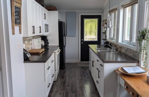 Northern Bruce Peninsula Cottage | Lake Huron Waterfront Cottage near Singing Sands Beach & the Grotto - Tobermory!