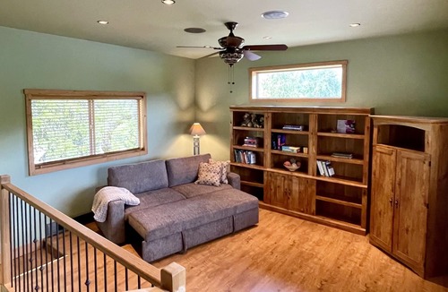 Lake Cowichan House | Lake Life Living 40' dock downtown sleeps 6 to 8
