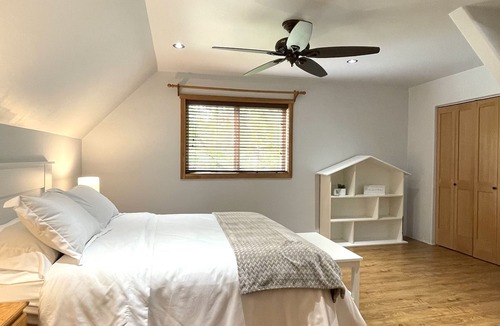 Lake Cowichan House | Lake Life Living 40' dock downtown sleeps 6 to 8