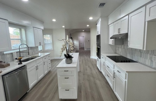 Grapevine House | Lake & Main st. This this beautiful home has it all in reach