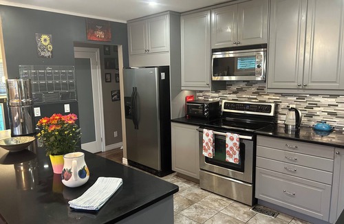 Fenelon Falls House | Lake Retreat | Sauna | Fenced Yard | Walk to Town